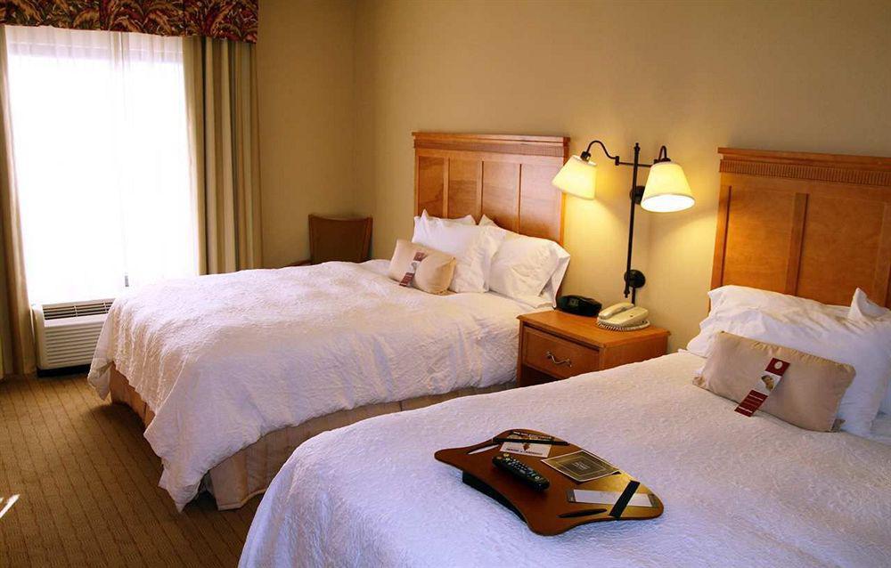 Hampton Inn & Suites Tampa East Casino Area Seffner Стая снимка